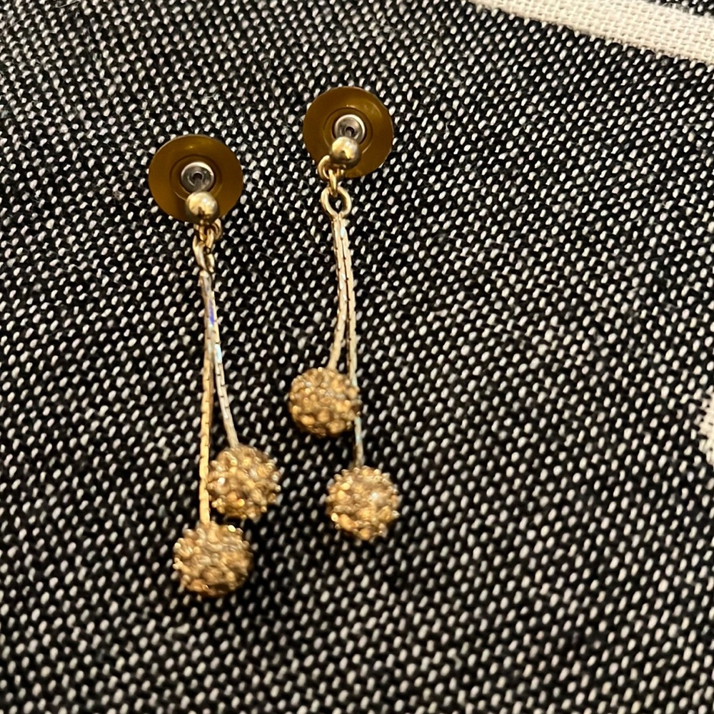 Sparkly gold tone, drop earrings.